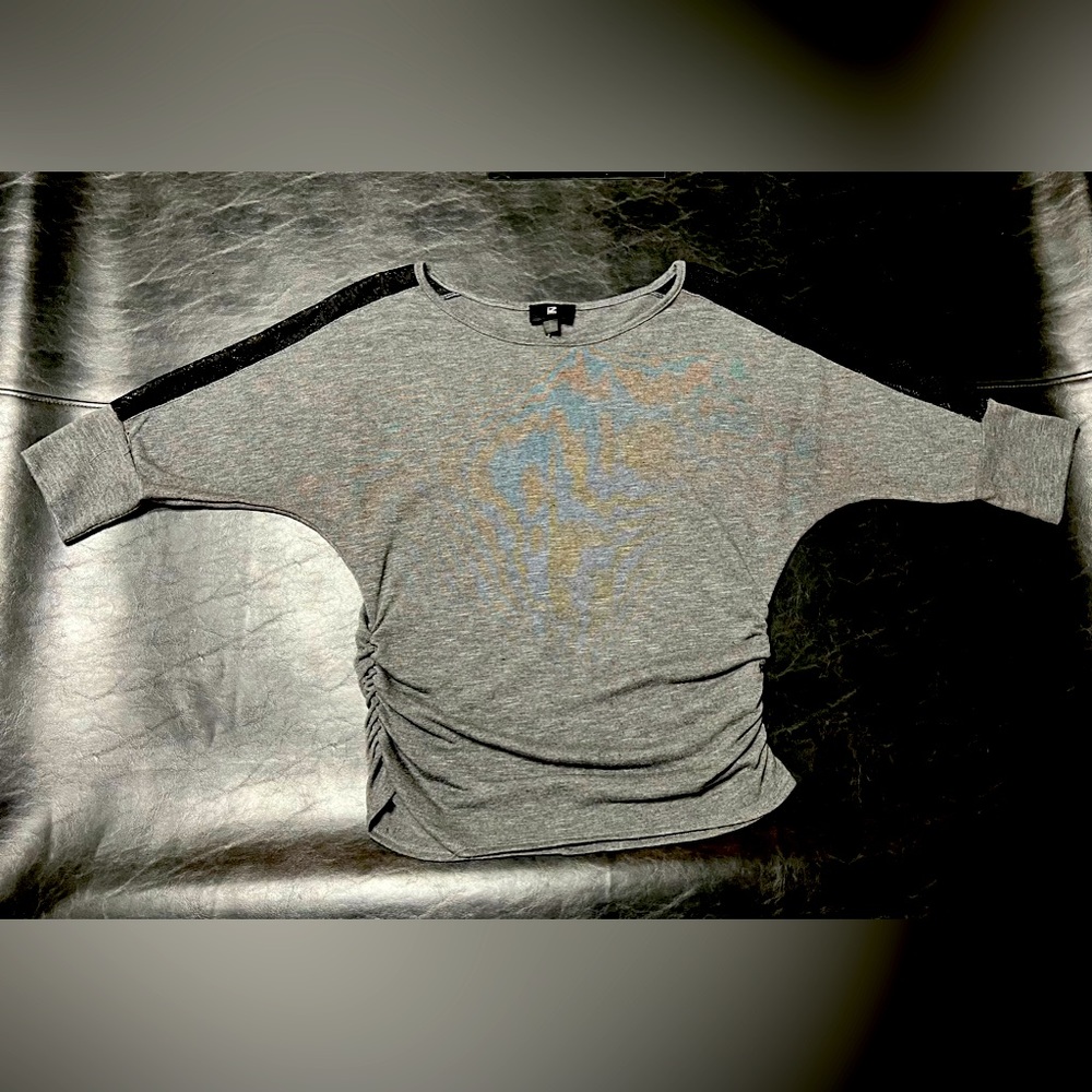 Women’s iZ Byer Grey Fitted Shirt with Black Lace Sleeves Size Large